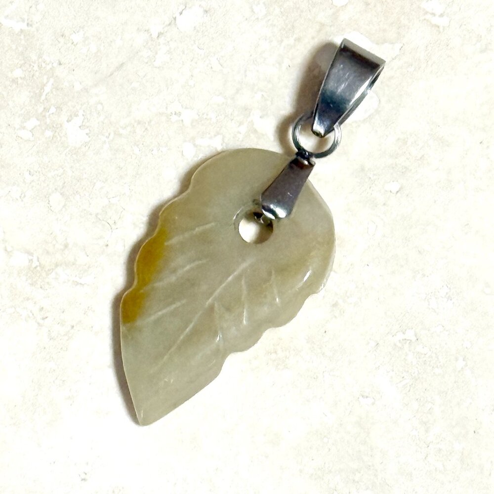 Carved Leaf Stone Pendant – Pale Cream Jade-Like Stone with Natural Yellow Vein